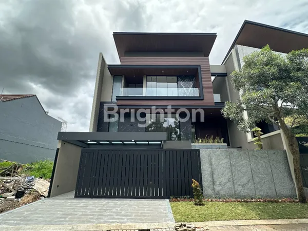 image RUMAH MODERN MINIMALIS BARU 3 LANTAI CITRALAND SURABAYA DEKAT UC, GRAHA, DAN PAKUWON INDAH (1)