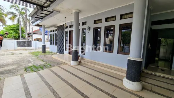 image RUMAH MEWAH HOOK 6KT DI JATIWARINGIN ASRI - SHM SIAP HUNI (2)