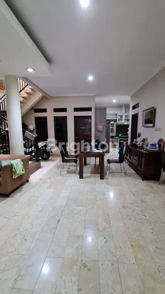 image RUMAH MEWAH HOOK 6KT DI JATIWARINGIN ASRI - SHM SIAP HUNI (4)