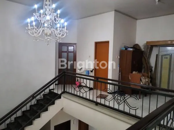 image RUMAH 2 LANTAI SIAP HUNI DI BOULEVARD (8)