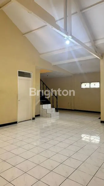 image RUMAH CANTIK TERAWAT, SIAP HUNI DI DAERAH PADASUKA CIMAHI (8)