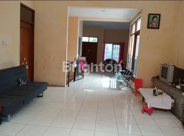 image RUMAH DI TENGAH KOTA SOLO, SERENGAN, LOKASI STRETEGIS  (3)