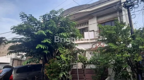 image RUMAH MANYAR KERTOARJO KONDISI BAGUS TERAWAT, LOKASI STRATEGIS PUSAT KOTA, DEKAT GALAXY MALL (2)