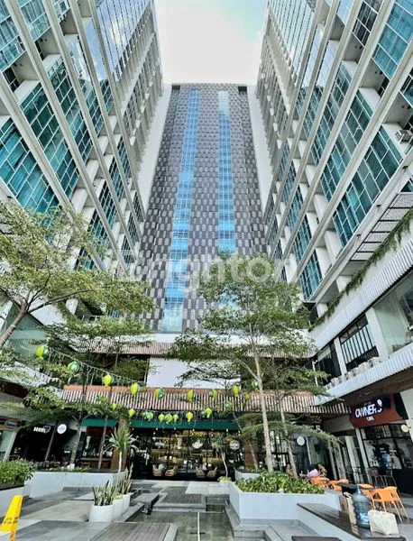 image APARTEMEN MEWAH BROOKLYN SOHO MEZANIN/ LOFT  MODEL  POOL VIEW FROM BALCONY (5)