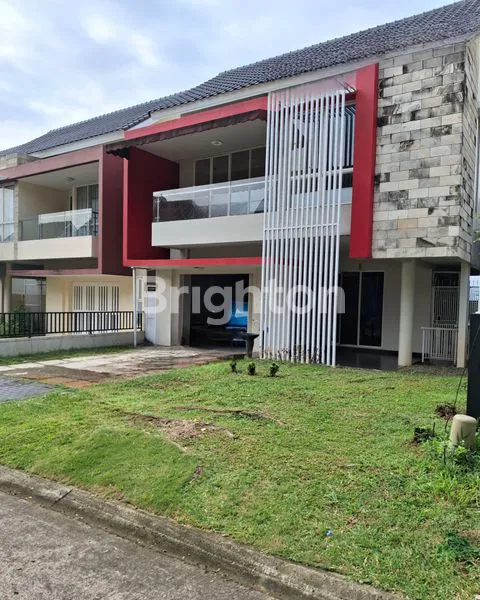 RUMAH SIAP HUNI DIAPIT DUA JALAN DI HILL TOP SENTUL CITY