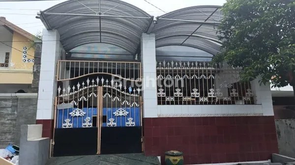 image DIJUAL RUMAH PETEMON SIAP HUNI, ANTI BANJIR LETAK STRATEGIS TENGAH KOTA SURABAYA. (1)