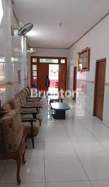 image DIJUAL RUMAH PETEMON SIAP HUNI, ANTI BANJIR LETAK STRATEGIS TENGAH KOTA SURABAYA. (2)