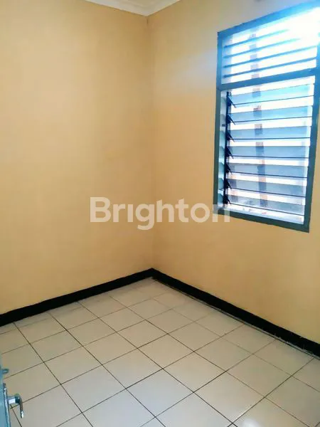 image RUMAH 2 LANTAI STRATEGIS, LINGKUNGAN TERBAIK, AMAN NYAMAN BEBAS BANJIR DEKAT DENGAN SEKOLAH, KAMPUS, PASAR, RS, MALL, PUSAT KULINER, GYM, RESTORAN & COMERCIAL AREA DI TANJUNG DUREN, JAKARTA BARAT. (4)