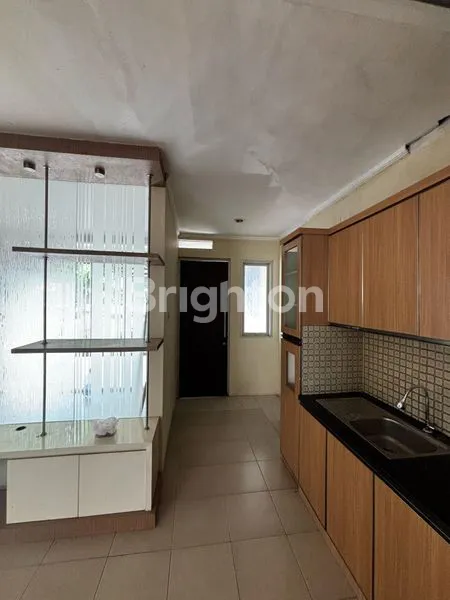 image RUMAH 2 LANTAI SEMI FURNISH SIAP HUNI DI CITRA RAYA  (6)