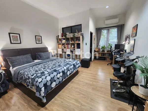 image DI JUAL RUMAH RUMAH DI KAWASAN PERUMAHAN ANGGREK NELI KEMANGGISAN PALMERAH JAKARTA BARAT  (8)