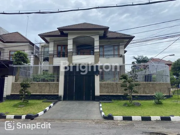 image RUMAH MEWAH DIPUSAT KOTA MALANG (1)
