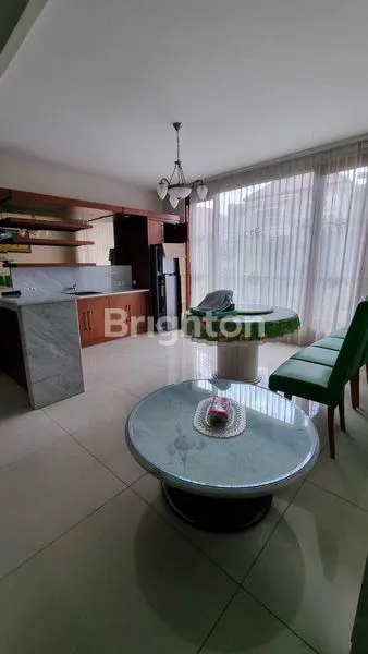 image RUMAH MEWAH DIPUSAT KOTA MALANG (5)