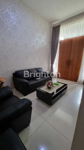 image RUMAH MEWAH DIPUSAT KOTA MALANG (7)