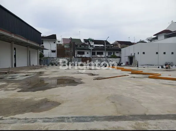 image 3 RUKO GANDENG 1 LANTAI DENGAN HALAMAN PARKIR YG SANGAT LUAS 888 - PATIMURA - MEDAN (5)