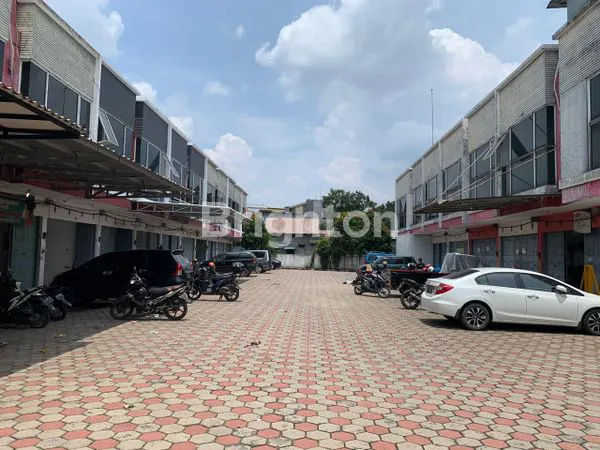 image RUKO SEWA 2,5 LANTAI LOKASI D KOMPLEK  RUKO (2)