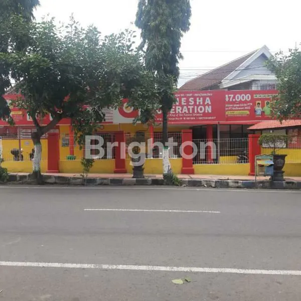 image TANAH BERIKUT BANGUNAN LUAS SANGAT STRATEGIS DI JL RAYA URIP SUMOHARJO DISEBELAH GEREJA GKJW WLINGI BLITAR JAWA TIMUR (1)