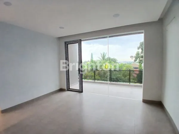 image RUMAH CANTIK BANGUNAN BARU 3 LANTAI DI KAWASAN ELIT ALAM SUTERA (4)