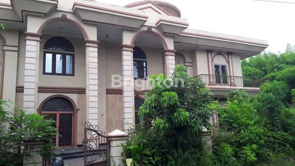 VILLA KOMPLEK MALIBU INDAH JALAN NUSA HIJAU