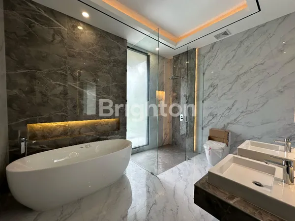 image RUMAH MODERN MINIMALIS BARU DI CITRALAND UTAMA DEKAT UC, GWALK, GRAHA, DAN PAKUWON INDAH (8)