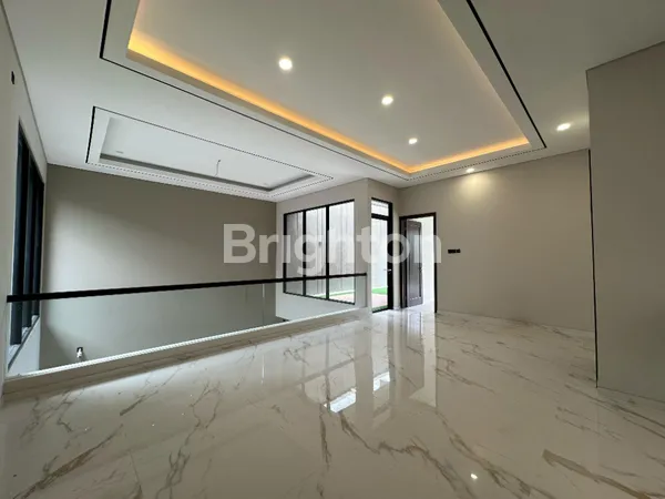 image RUMAH MODERN MINIMALIS BARU 3 LANTAI CITRALAND SURABAYA DEKAT UC, GRAHA, DAN PAKUWON INDAH (4)