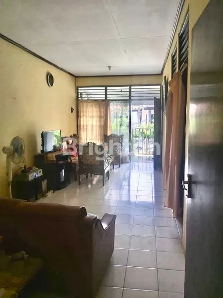 image RUMAH 1 LANTAI ROW 3 MOBIL CILEDUG (2)