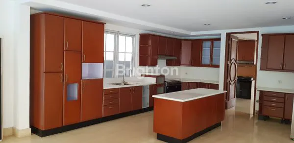 image RUMAH MEWAH TAMAN BEVERLY GOLF LIPPO KARAWACI TANGERANG (4)