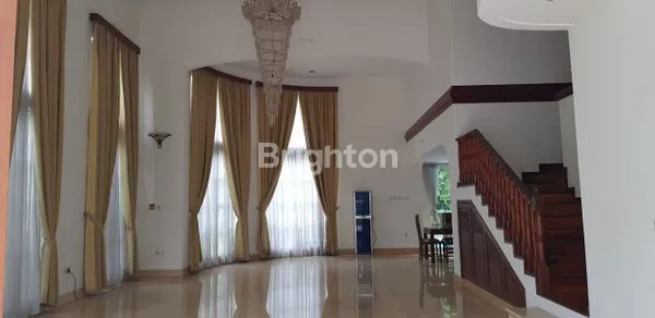 image RUMAH MEWAH TAMAN BEVERLY GOLF LIPPO KARAWACI TANGERANG (3)