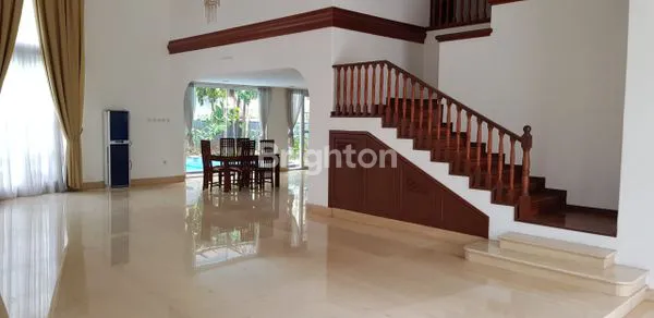 image RUMAH MEWAH TAMAN BEVERLY GOLF LIPPO KARAWACI TANGERANG (2)
