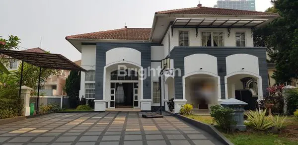 image RUMAH MEWAH TAMAN BEVERLY GOLF LIPPO KARAWACI TANGERANG (1)