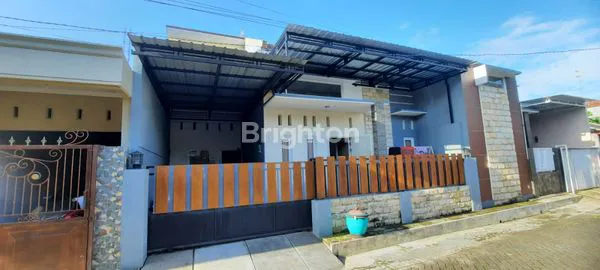 image RUMAH 2 LANTAI SIAP HUNI DI TULUNGAGUNG (1)