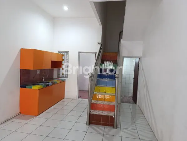 image DI SEWAKAN RUMAH 2.5 LANTAI SIAP HUNI DALAM KOMPLEK DI KELAPA GADING (7)