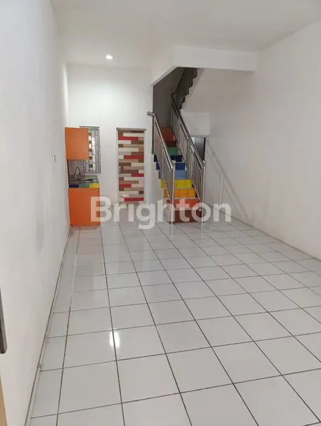 image DI SEWAKAN RUMAH 2.5 LANTAI SIAP HUNI DALAM KOMPLEK DI KELAPA GADING (3)