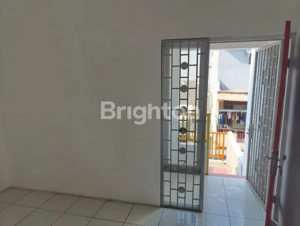 image DI SEWAKAN RUMAH 2.5 LANTAI SIAP HUNI DALAM KOMPLEK DI KELAPA GADING (1)