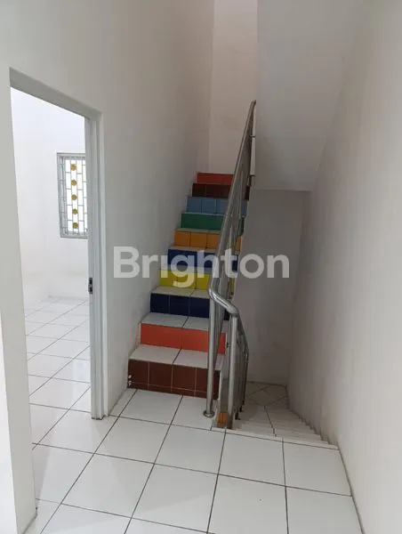 image DI SEWAKAN RUMAH 2.5 LANTAI SIAP HUNI DALAM KOMPLEK DI KELAPA GADING (4)