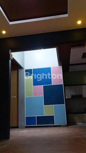 image RUMAH 2 LANTAI HOEK MODERN DESAIN DRIYOREJO KOTA BARU (5)