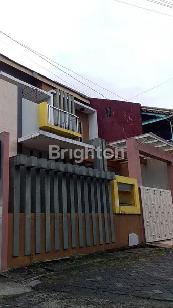 image RUMAH 2 LANTAI HOEK MODERN DESAIN DRIYOREJO KOTA BARU (1)