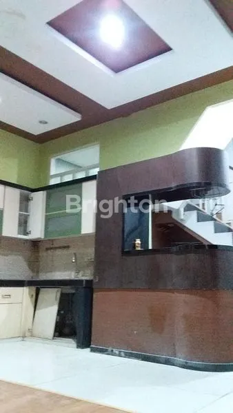 image RUMAH 2 LANTAI HOEK MODERN DESAIN DRIYOREJO KOTA BARU (4)