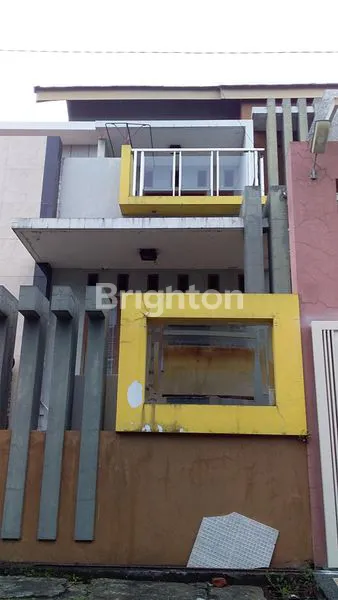 image RUMAH 2 LANTAI HOEK MODERN DESAIN DRIYOREJO KOTA BARU (3)