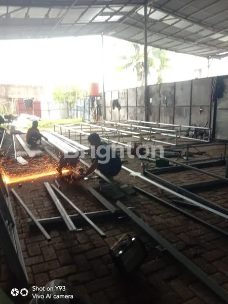 image WORKSHOP , KANTOR DAN RUKO PEMBUATAN PAPAN REKLAME DI PEKAN BARU STRATEGIS DAN POTENSIAL DENGAN MELANJUTKAN BISNIS YG ADA ATAU MENGEMBANGKAN BISNIS BARU (7)