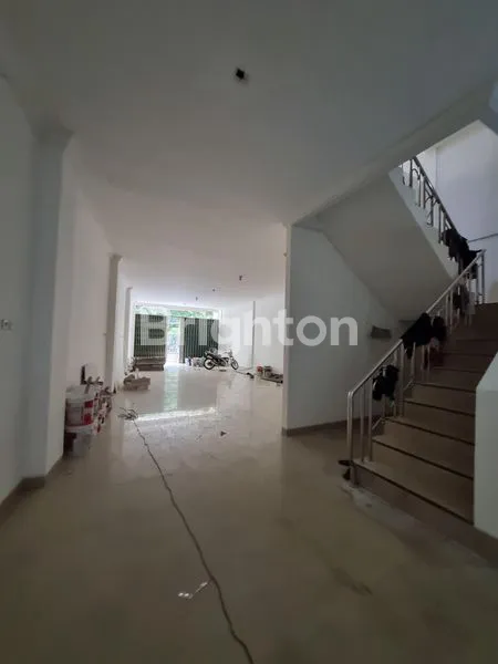 image RUMAH NGANTONG PINGGIR JALAN KAV POLRI (4)