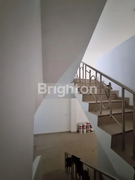 image RUMAH NGANTONG PINGGIR JALAN KAV POLRI (7)