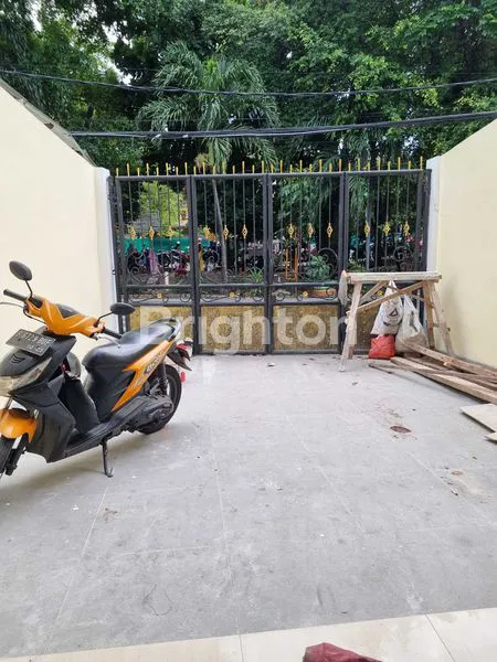 image RUMAH NGANTONG PINGGIR JALAN KAV POLRI (3)