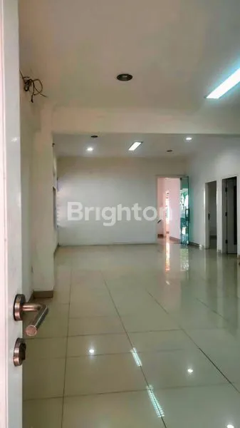 image RUMAH 2 BANGUNAN HALAMAN LUAS STRATEGIS PINGGIR JALAN BESAR COCOK UNTUK HUNIAN MEWAH, HOTEL, GUDANG, KOS-KOSAN, KANTOR, INVESTASI, TANAH ABANG JAKARTA PUSAT (2)