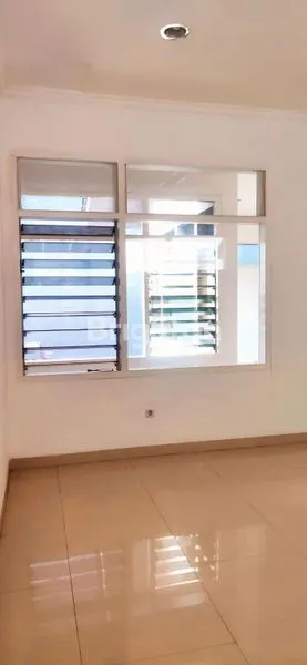 image RUMAH 2 BANGUNAN HALAMAN LUAS STRATEGIS PINGGIR JALAN BESAR COCOK UNTUK HUNIAN MEWAH, HOTEL, GUDANG, KOS-KOSAN, KANTOR, INVESTASI, TANAH ABANG JAKARTA PUSAT (8)