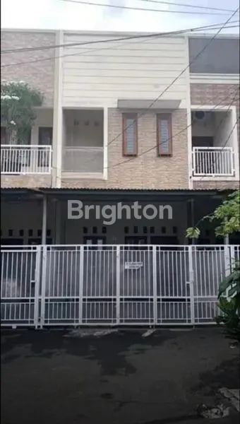 RUMAH SIAP HUNI 3 LANTAI DI UTAN KAYU MATRAMAN JAKARTA TIMUR