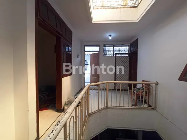 image RUMAH 1.5 LANTAI DI NGINDEN INTAN DEKAT KAMPUS, SEMOLOWARU (2)