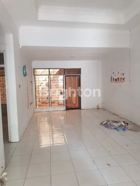 image RUMAH 1.5 LANTAI DI NGINDEN INTAN DEKAT KAMPUS, SEMOLOWARU (5)