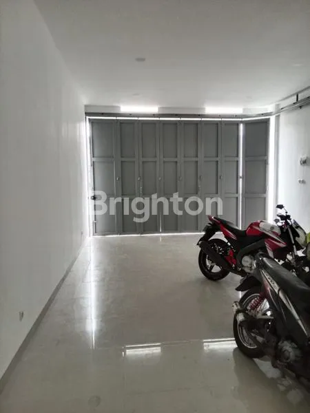 image RUKO MAINROAD DI JL. AMIR MAHMUD (2)