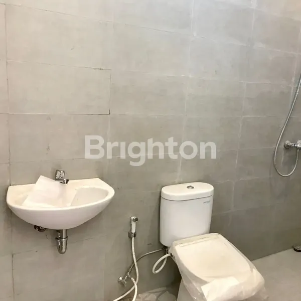 image RUMAH MINIMALIS 2 LANTAI DI RUNGKUT ASRI DEKAT SUPERINDO (4)