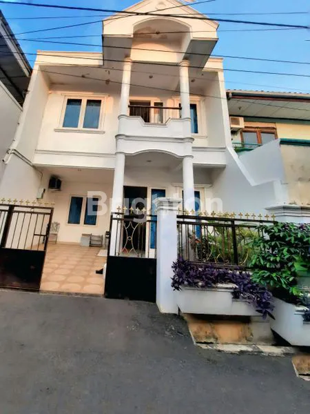 image RUMAH CANTIK 2,5 LANTAI, SIAP HUNI DUREN SAWIT, JAKARTA TIMUR (1)